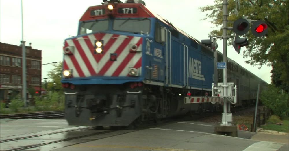 Breaking: Pedestrian Struck by Metra Milwaukee District North Train Near Chicago Union Station — Service Disruptions Reported in West Loop